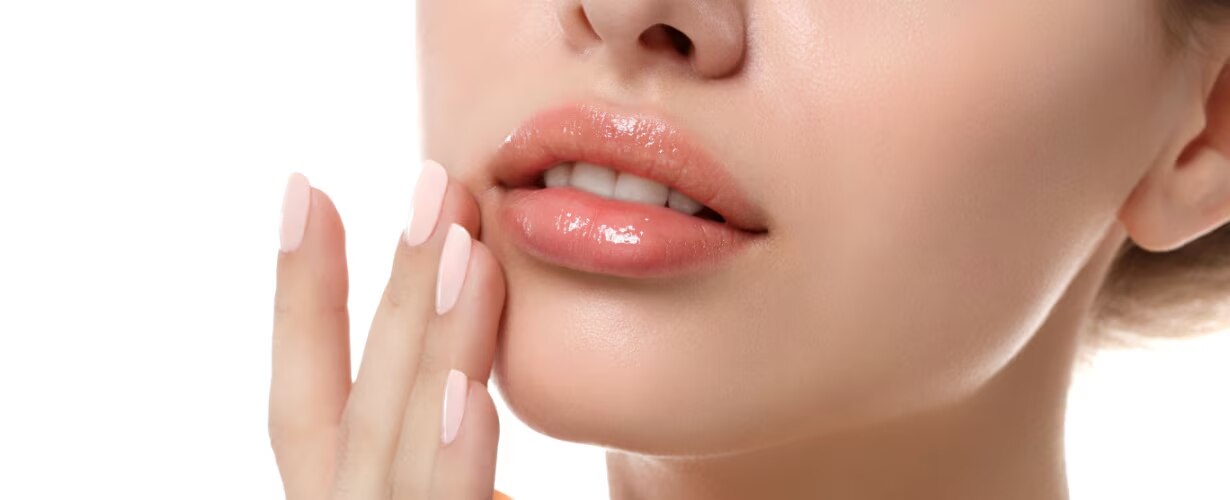 Los básicos que debes seguir para lucir unos labios sanos e increíbles