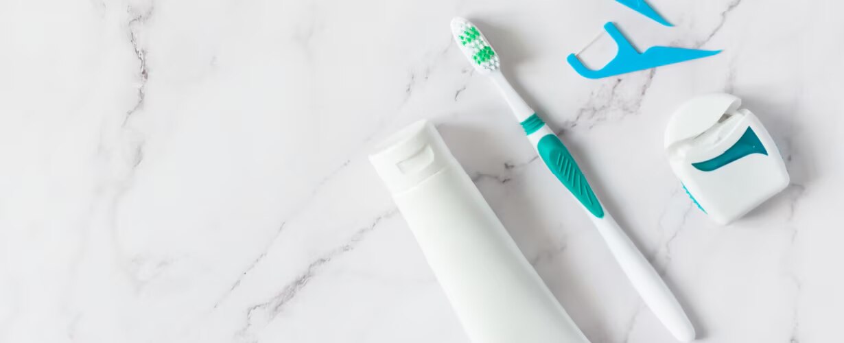 La importancia de la limpieza interdental en la rutina de higiene oral